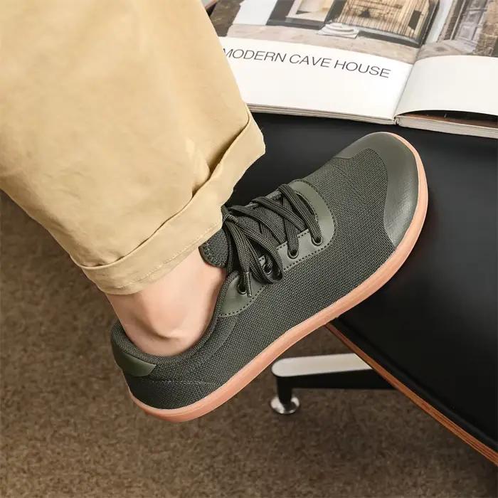 Chaussures pour hommes à bout large