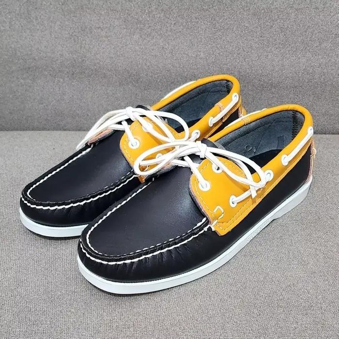 Chaussures bateau classiques en cuir véritable faites à la main