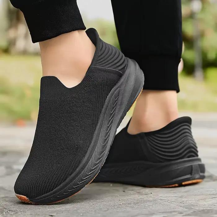 Chaussures de course noires en tricot pour hommes