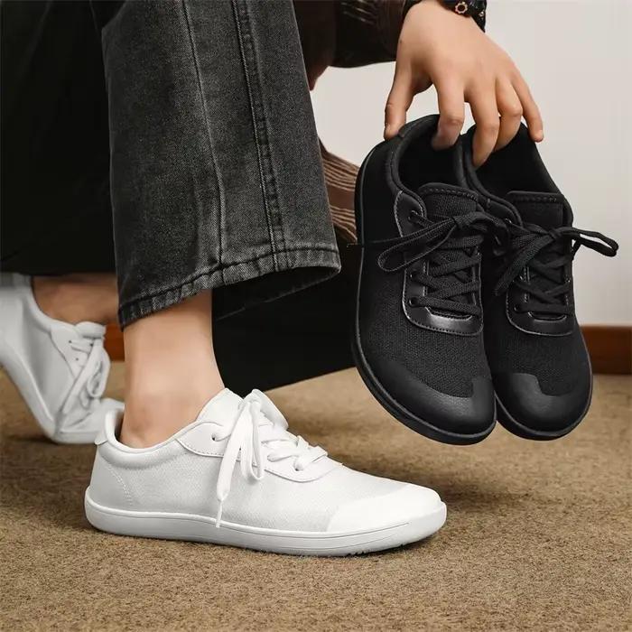 Chaussures pour hommes à bout large