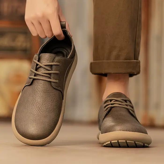Chaussures décontractées en cuir confortables pour hommes, grande taille 46, chaussures pieds nus à bout large de haute qualité, chaussures de marche antidérapantes pour l'extérieur