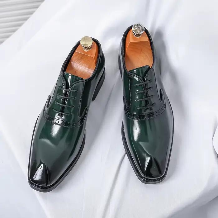 Marque de luxe haut de gamme Banquet robe chaussures hommes chaussures en cuir brillant vert hommes marié chaussures de mariage fond plat anti-dérapant