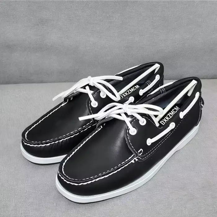 2026 Chaussures bateau pour hommes en cuir véritable cousues main