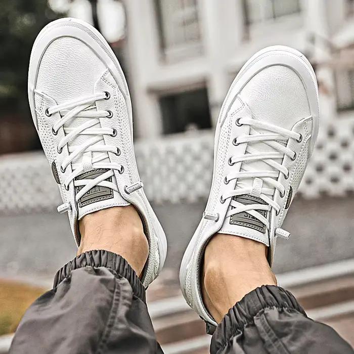Baskets blanches minimalistes pour hommes, semelle intérieure de Ventilation avec coutures sécurisées et motif antidérapant pour la mode urbaine, 2025