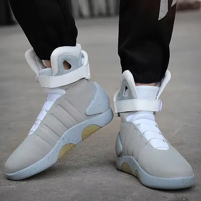 Bottes de Retour vers le Futur LED avec Télécommande pour Fêtes Spéciales Occasions Uniques Femme