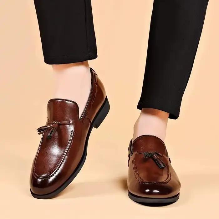 Chaussures en cuir noir pour hommes