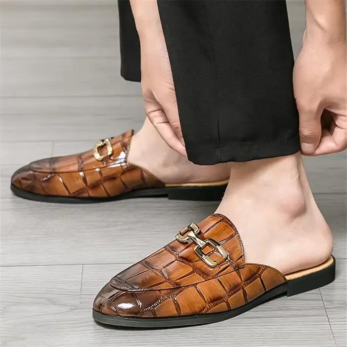 Mules décontractées pour hommes motif alligator style britannique chaussures d'été confortables et durables pour homme occasions spéciales