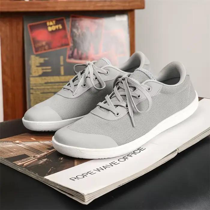 Chaussures pour hommes à bout large