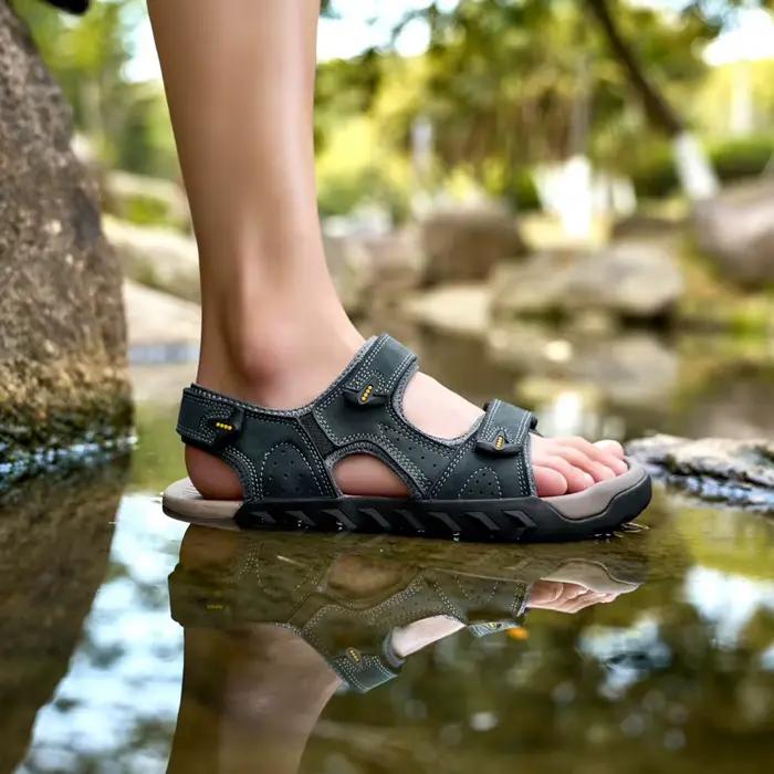 Sandales d'extérieur en cuir véritable pour hommes, sandales de plage antidérapantes d'été de haute qualité, baskets de marche respirantes à fond souple