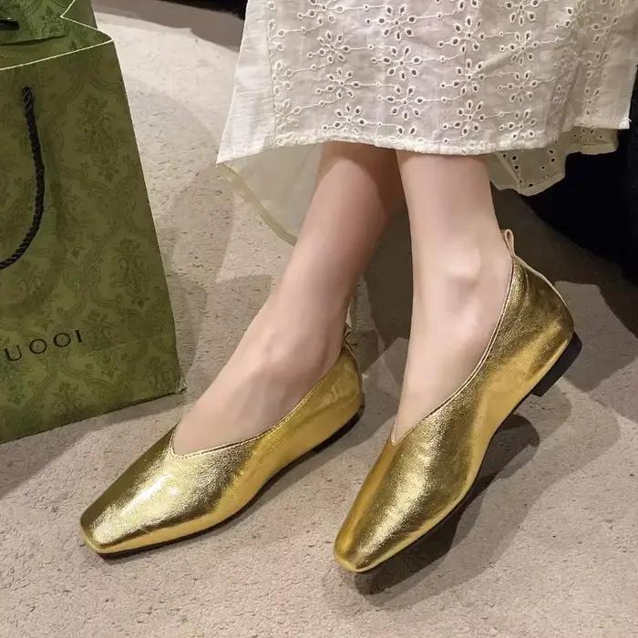 Chaussures simples à bout carré et bouche peu profonde