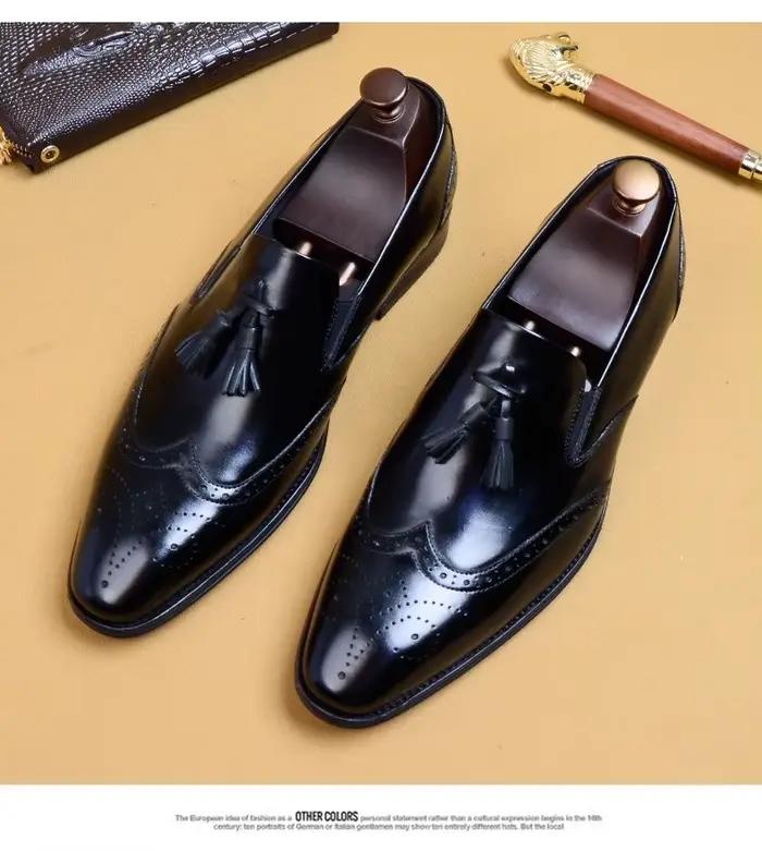 Mocca à enfiler pour hommes avec détails de pompons en cuir fabriqué à la main