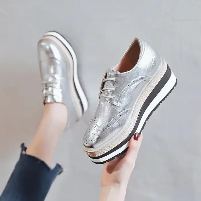 LTARTA Chaussures à muffins à plateforme sculptée Brock de style britannique pour femmes
