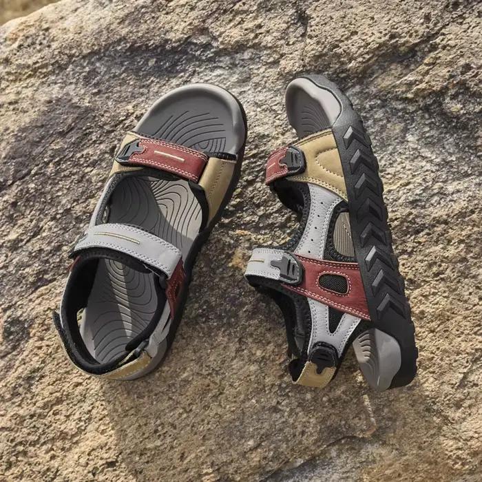 Nouvelles sandales d'extérieur en cuir véritable pour hommes, sandales d'été antidérapantes, baskets souples légères, sandales de plage décontractées, chaussures classiques pour hommes