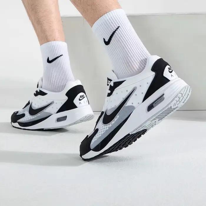 Chaussures de course Nike Air Max Solo pour hommes - Confort et légèreté avec coussin d'air absorbant les chocs
