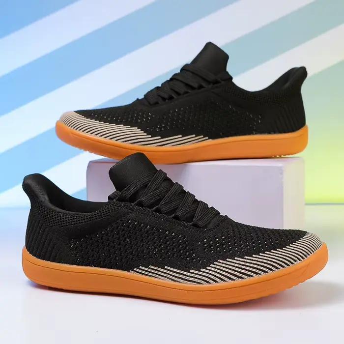 Chaussures pour hommes à bout large