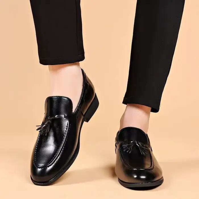 Chaussures en cuir noir pour hommes