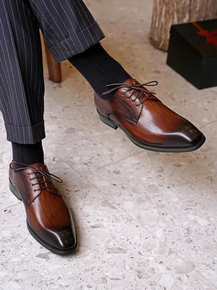 Chaussures décontractées d'affaires homme grain de bois en détresse bout carré derby cuir confortables pour bureau et carrière occaions spéciales