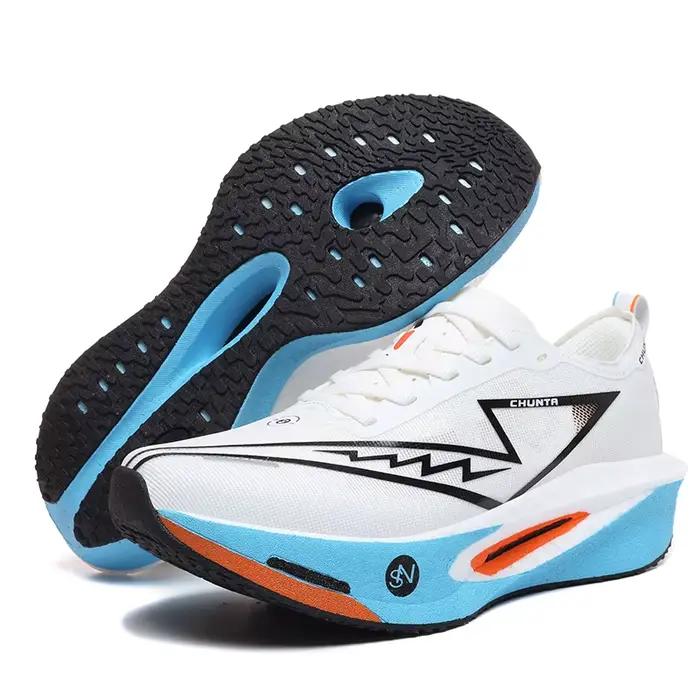 Chaussures de course avec plaque en carbone
