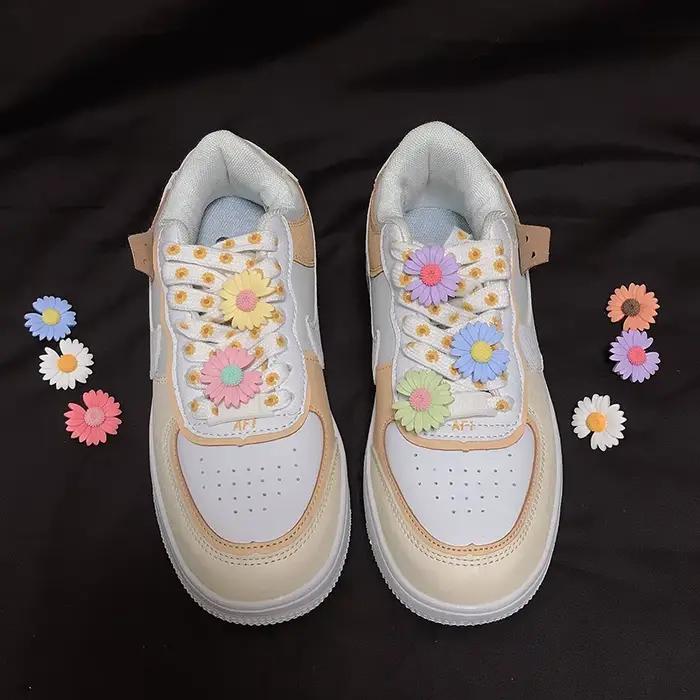 Nouvelles fleurs marguerite lacets boucle tendance lacets créatifs pinces à chaussures breloques fil