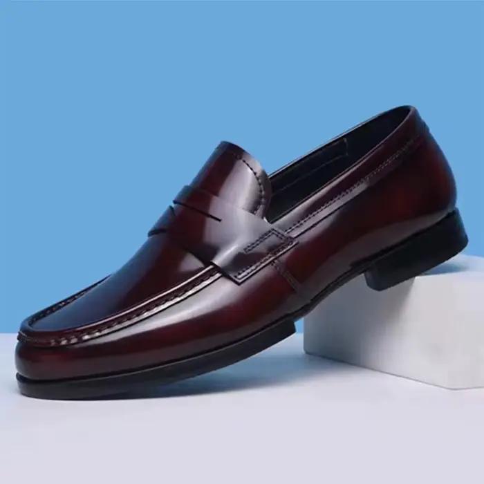 Mocassins de mode pour hommes Vente chaude de la saison Chaussures de haricots à surface brillante O