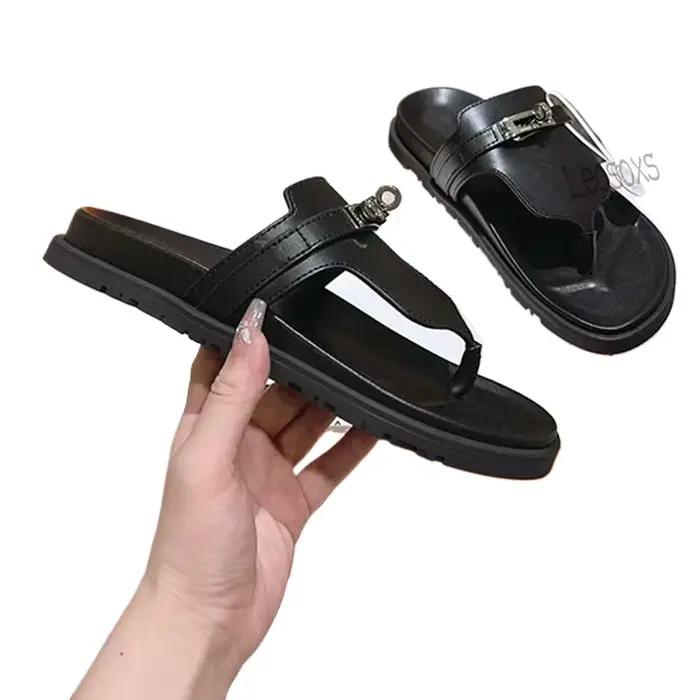 Tongs pour couples, Nouvelles sandales plates polyvalentes été 2026 pour hommes et femmes