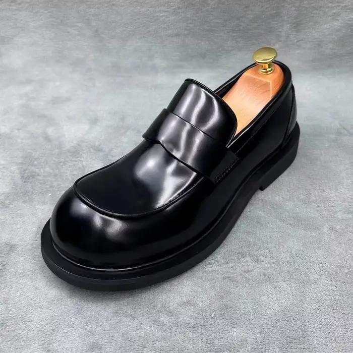 Chaussures en cuir véritable pour hommes, Style britannique, tendance, nouvelle mode, respirantes, à gros orteils, décontractées, d'affaires, été 2025