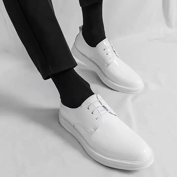 Hommes Derby chaussures mode respirant en cuir verni mocassins 38-46 taille semelle en caoutchouc en plein air décontracté garçons printemps Mules robe appartements