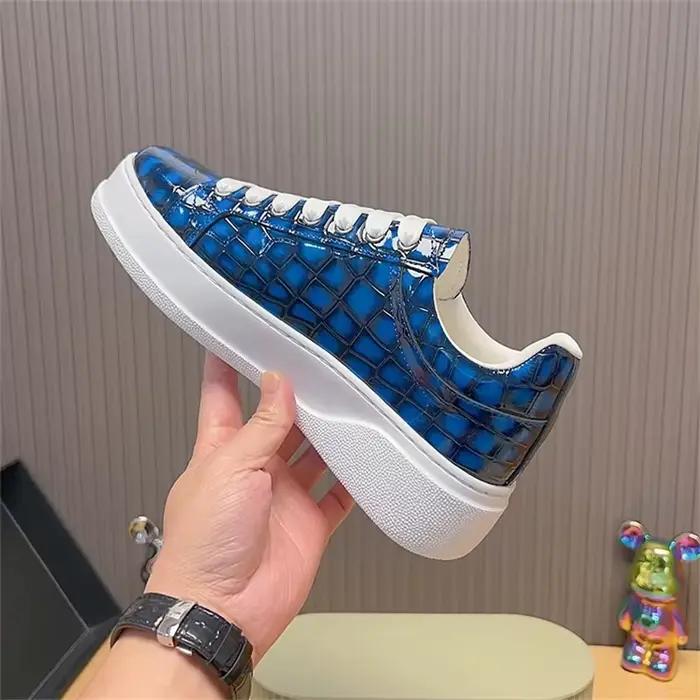 Baskets décontractées pour hommes en cuir gaufré crocodile
