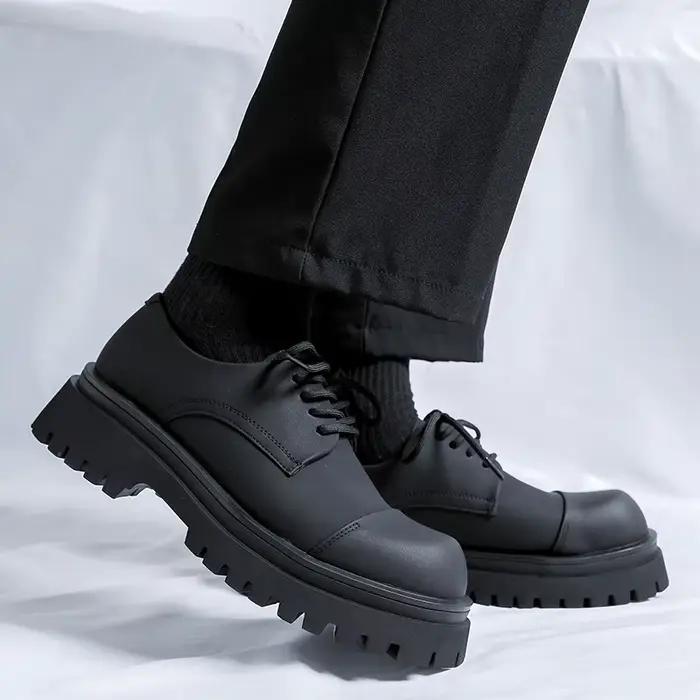 Chaussures en cuir à semelle optique pour hommes