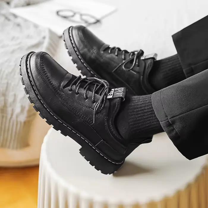 Chaussures en cuir noir à la mode pour hommes