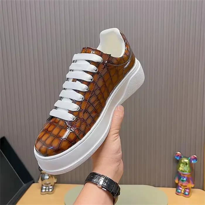 Baskets décontractées pour hommes en cuir gaufré crocodile