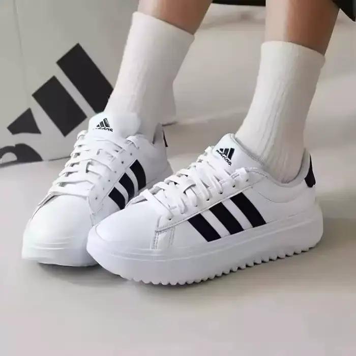 Chaussures de skateboarding Adidas en cuir pour femmes style casual plateau bas ajustement parfait occassions quotidiennes et loisirs