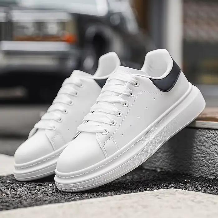 Baskets minimalistes blanches pour hommes, confortables, décontractées en cuir, chaussures de Skateboard à plateforme, chaussures de sport d'extérieur basses pour hommes