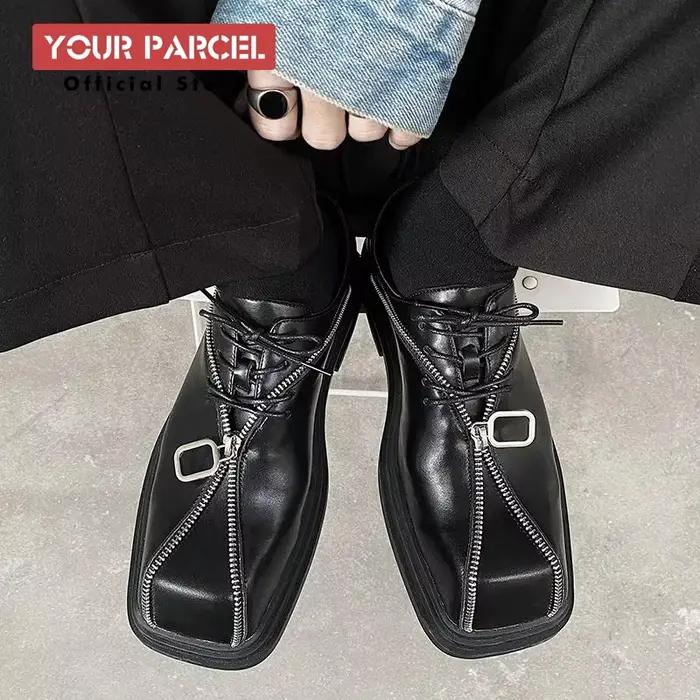 Une chaussure pour hommes de niche avec une semelle épaisse