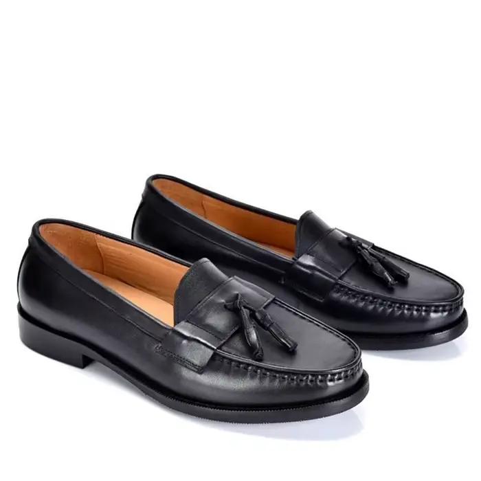 Chaussures de luxe britanniques et italiennes pour hommes, mocassins à pompons en cuir véritable, chaussures habillées à enfiler pour costume Social
