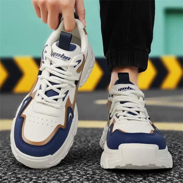 Nouvelles chaussures de sport pour hommes Printemps 2026 avec semelles épaisses rehaussantes