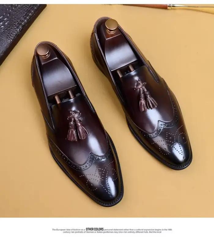 Mocca à enfiler pour hommes avec détails de pompons en cuir fabriqué à la main