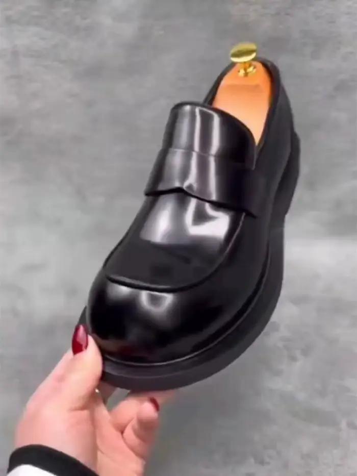 Chaussures en cuir véritable pour hommes, Style britannique, tendance, nouvelle mode, respirantes, à gros orteils, décontractées, d'affaires, été 2025