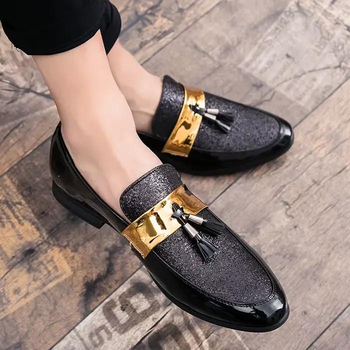 Chaussures plates noires et dorées pour hommes