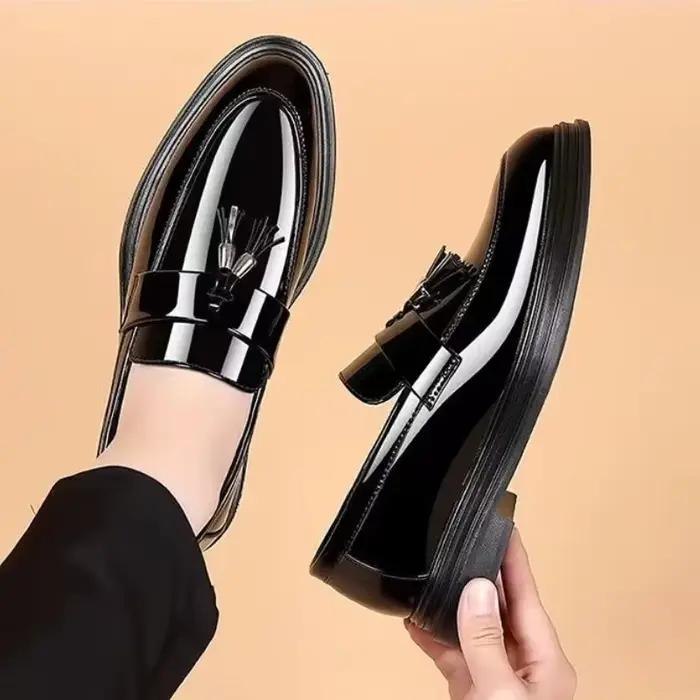 Chaussures en cuir verni noir pour hommes