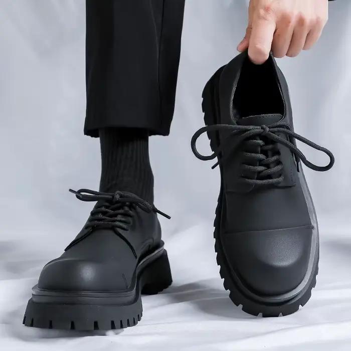 Chaussures en cuir à semelle optique pour hommes