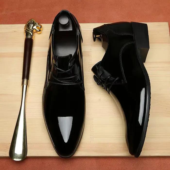 Chaussures habillées noires à bout pointu pour hommes