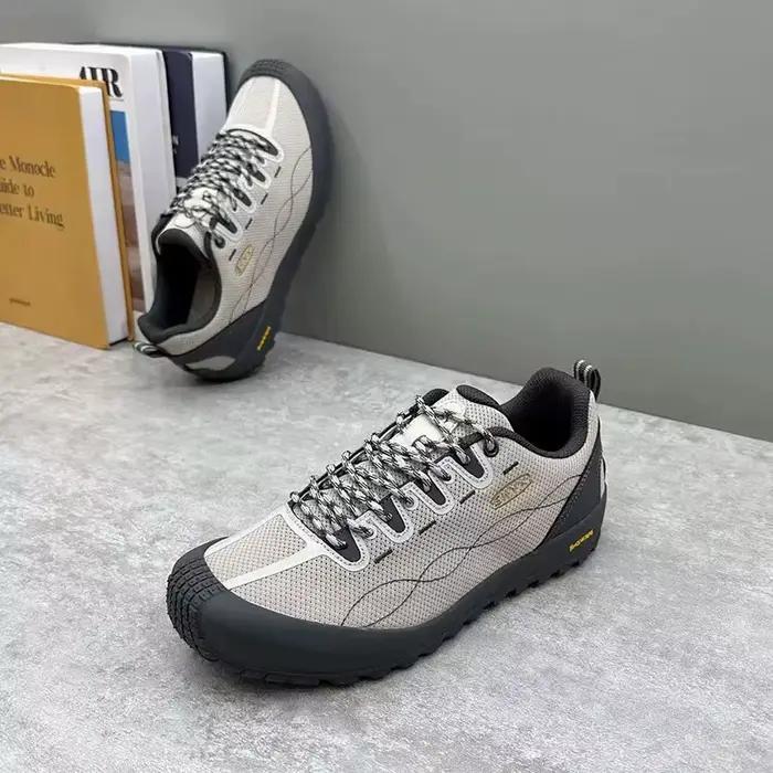 Chaussures de sport en maille noire pour hommes