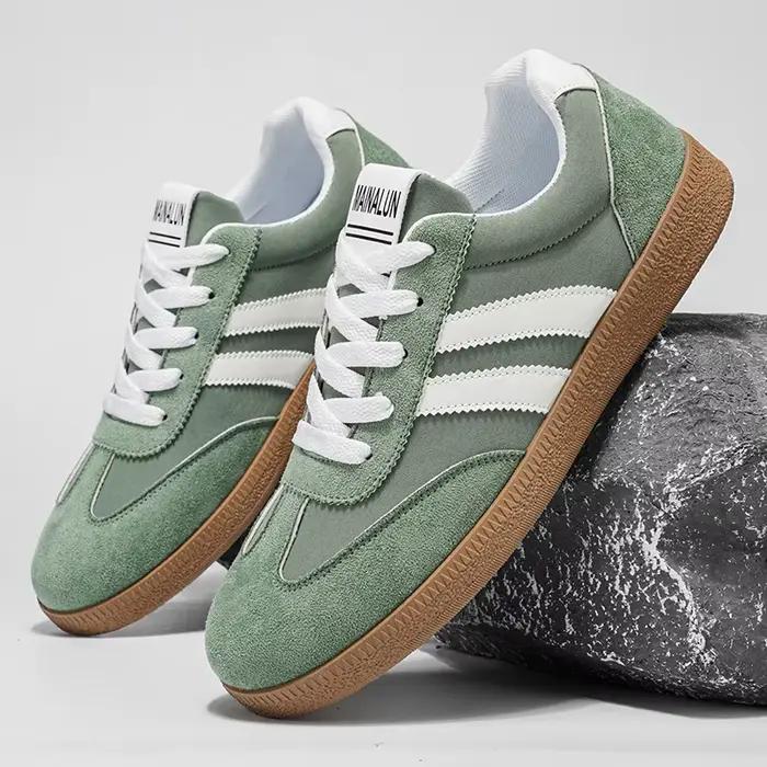 Une paire de chaussures de skateboard