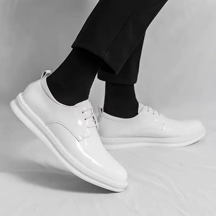 Hommes Derby chaussures mode respirant en cuir verni mocassins 38-46 taille semelle en caoutchouc en plein air décontracté garçons printemps Mules robe appartements