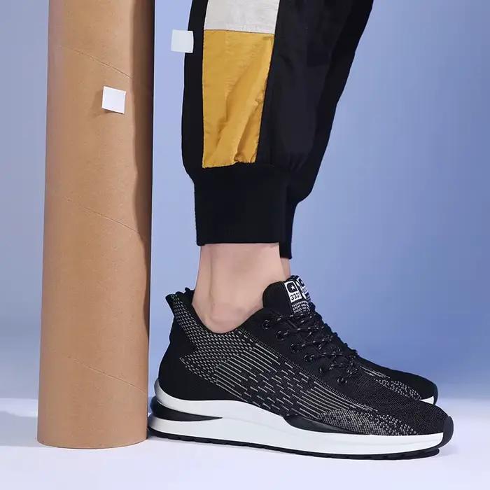 Hommes rehaussant chaussures ascenseur