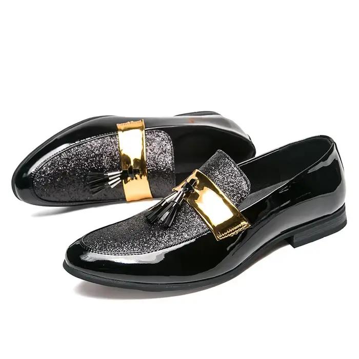 Chaussures plates noires et dorées pour hommes