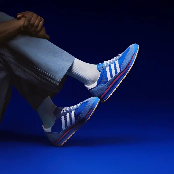 Chaussures de marche Adidas IG2132 unisexes rétro avec semelle extérieure durable pour homme et femme adapté à toutes les occasions et activités户外活动结束时,请告诉我“户外活动结束”,以便我知道您已完成任务。
