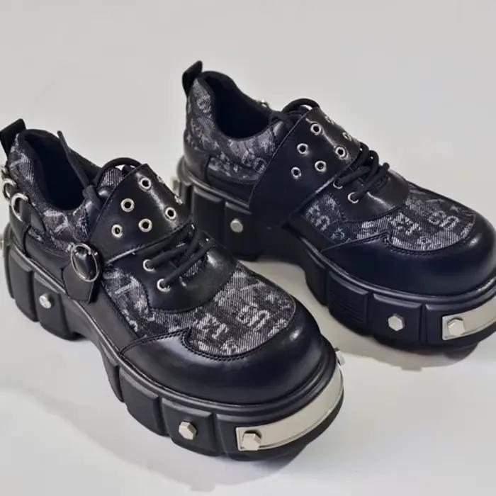 Chaussures homme en cuir noir avec rivets bout rond pour hommes et femmes style tendance créatif semelle épaisse occassions quotidiennes