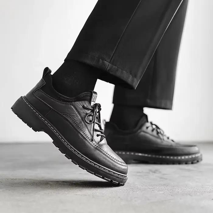 Chaussures en cuir noir à la mode pour hommes